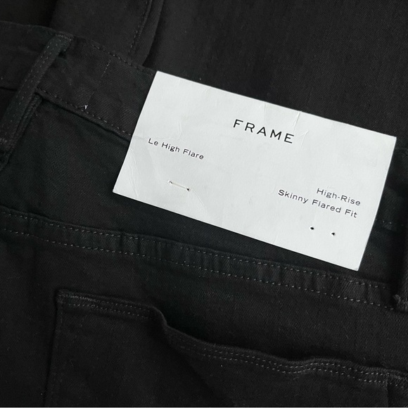 FRAME Le High Flare
in Film Noir - Picture 13 of 16